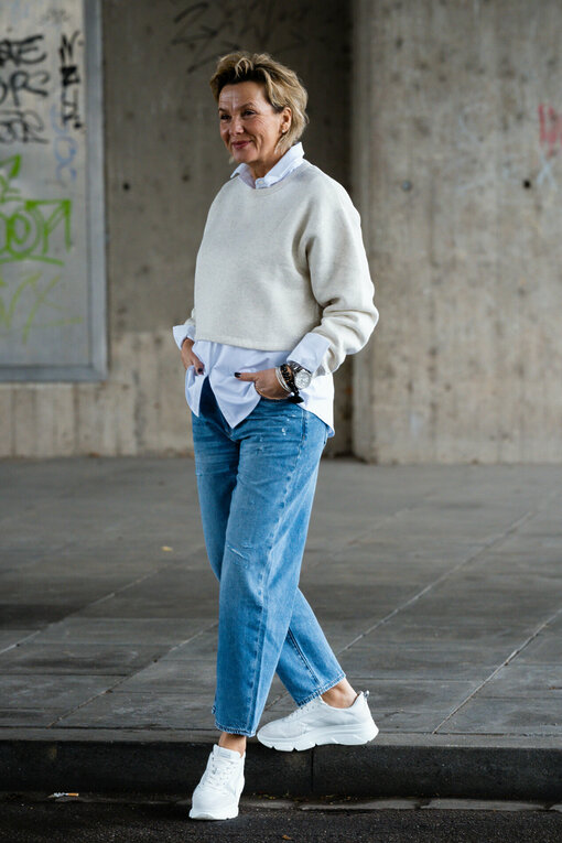 Cropped Sweater "ALICIA" soft white melee (10D46)/ Jeans “YOANA” – steel blue (ER28)