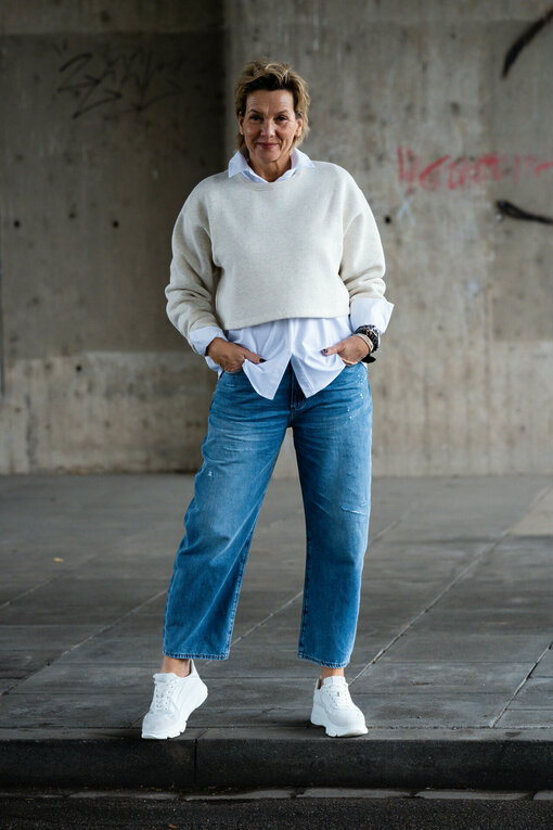 Cropped Sweater "ALICIA" soft white melee (10D46)/ Jeans “YOANA” – steel blue (ER28)