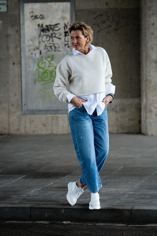 Cropped Sweater "ALICIA" soft white melee (10D46)/ Jeans “YOANA” – steel blue (ER28)