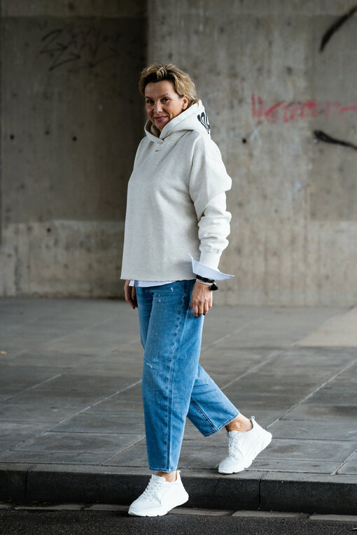 Hoodie "MARSHA" soft white melee (10D13) / Jeans “YOANA” – steel blue (ER28)