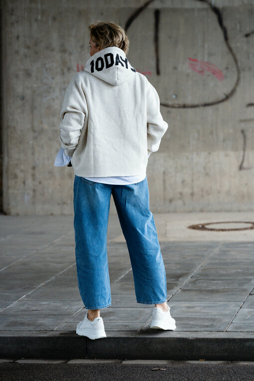 Hoodie "MARSHA" soft white melee (10D13) / Jeans “YOANA” – steel blue (ER28)