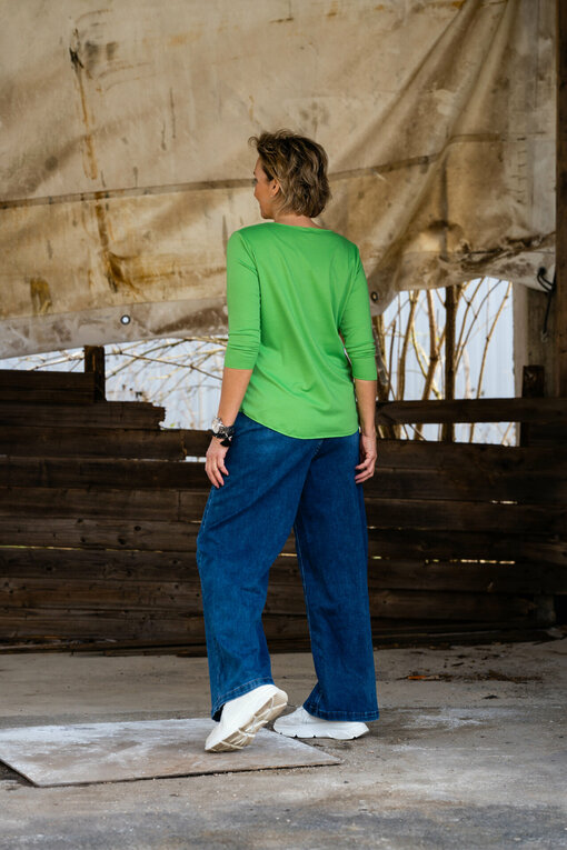 Basicshirt “KIMBERLY” grasgrün (BA84) / Wide Leg Jeans “YIBBI” dark blue (H36)