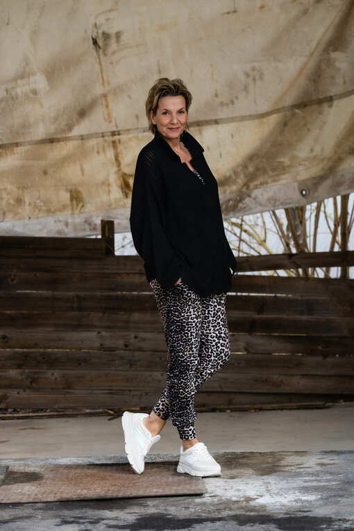 Lockerer Strickpullover “MARTHA” (CC34) /Ladies Pants “LORNA” (CC30) / Low Top Sneaker "MELISSA" - cream (CPH27)