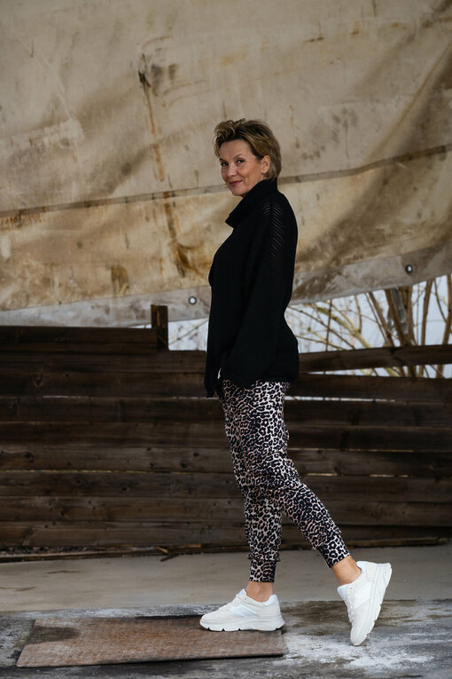 Lockerer Strickpullover “MARTHA” (CC34) /Ladies Pants “LORNA” (CC30) / Low Top Sneaker "MELISSA" - cream (CPH27)