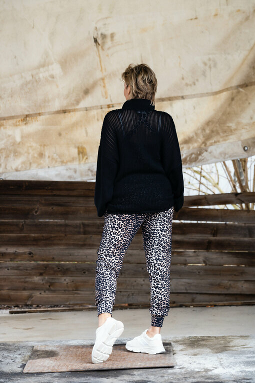 Lockerer Strickpullover “MARTHA” (CC34) /Ladies Pants “LORNA” (CC30) / Low Top Sneaker "MELISSA" - cream (CPH27)