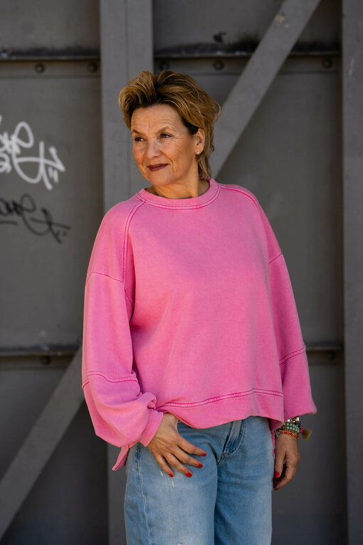 Cooles Sweatshirt "SAMANTHA" pink (GW13)/ Jeans “YOANA” – berry blue (ER17)